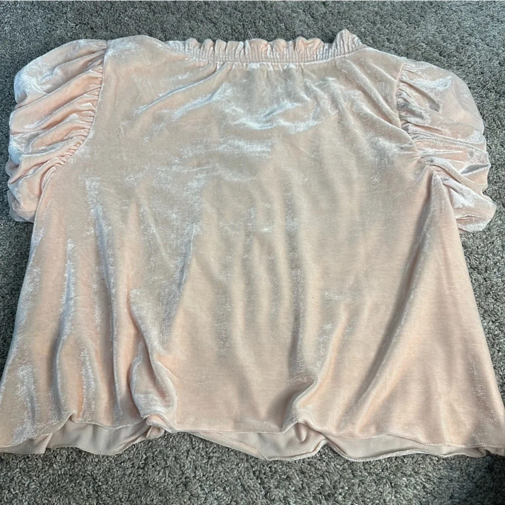 Free People Terese Velvet Top XS velour light pink ruffle puff smock Tee